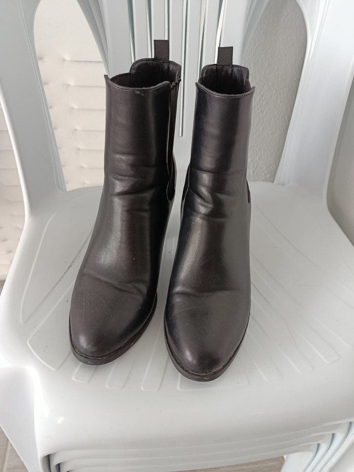 Siyah Deri Tokalı Kadın Topuklu Bot - Görsel 2