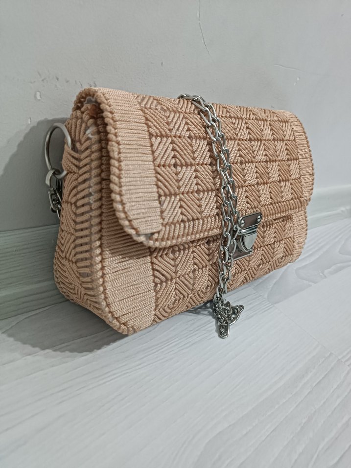 Nakışlı Zincir Detaylı Bej Örgü Çanta - Görsel 2