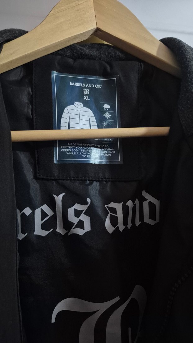 Siyah Kapüşonlu Erkek Mont - Görsel 2