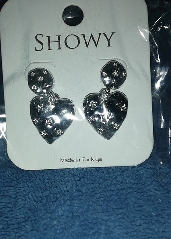 SHOWY Gri minik yıldız detaylı kalpli küpe - Görsel 2