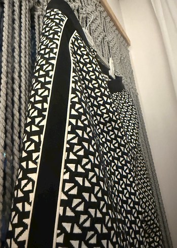 Kayra 36 Beden Kadın Siyah Yılan Desenli Midi Kumaş Pantolon - Görsel 6