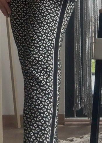 Kayra 36 Beden Kadın Siyah Yılan Desenli Midi Kumaş Pantolon - Görsel 8