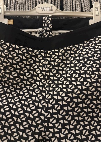 Kayra 36 Beden Kadın Siyah Yılan Desenli Midi Kumaş Pantolon - Görsel 4