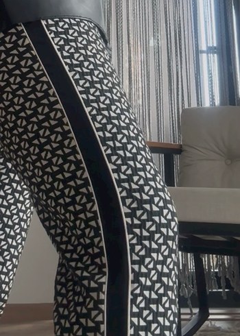 Kayra 36 Beden Kadın Siyah Yılan Desenli Midi Kumaş Pantolon - Görsel 9