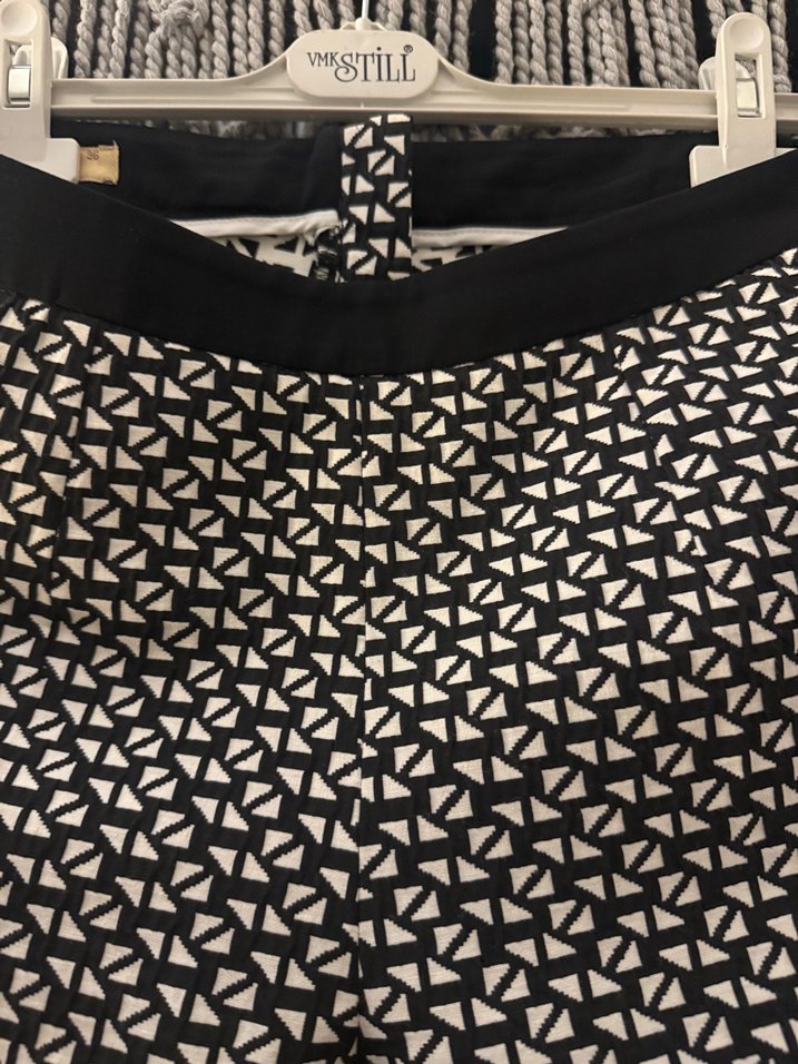 Kayra 36 Beden Kadın Siyah Yılan Desenli Midi Kumaş Pantolon - Görsel 4