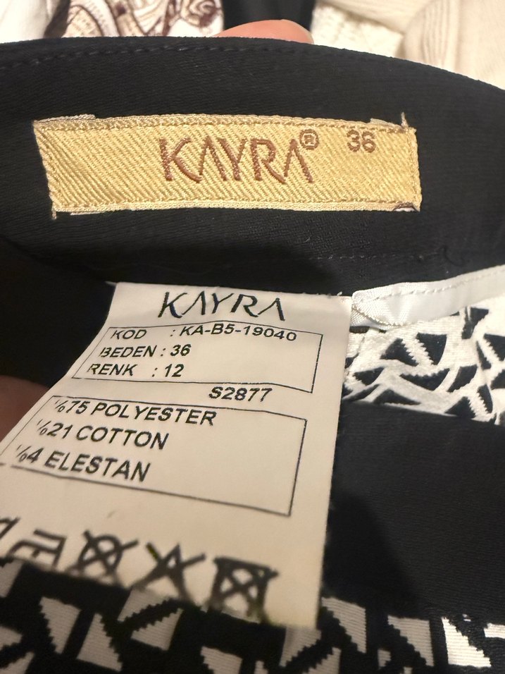 Kayra 36 Beden Kadın Siyah Yılan Desenli Midi Kumaş Pantolon - Görsel 2