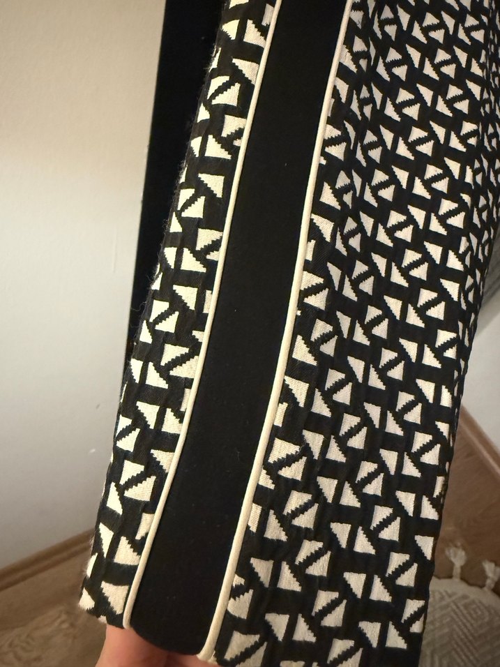 Kayra 36 Beden Kadın Siyah Yılan Desenli Midi Kumaş Pantolon - Görsel 3