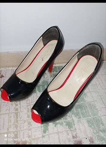 Diğer Siyah kırmızı detaylı topuklu ayakkabı