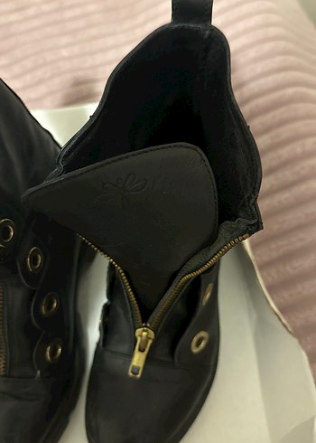 Siyah Deri Tokalı Blok Topuklu Bot - Görsel 4