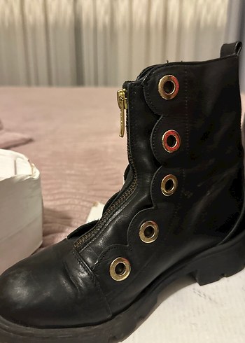 Siyah Deri Tokalı Blok Topuklu Bot - Görsel 2