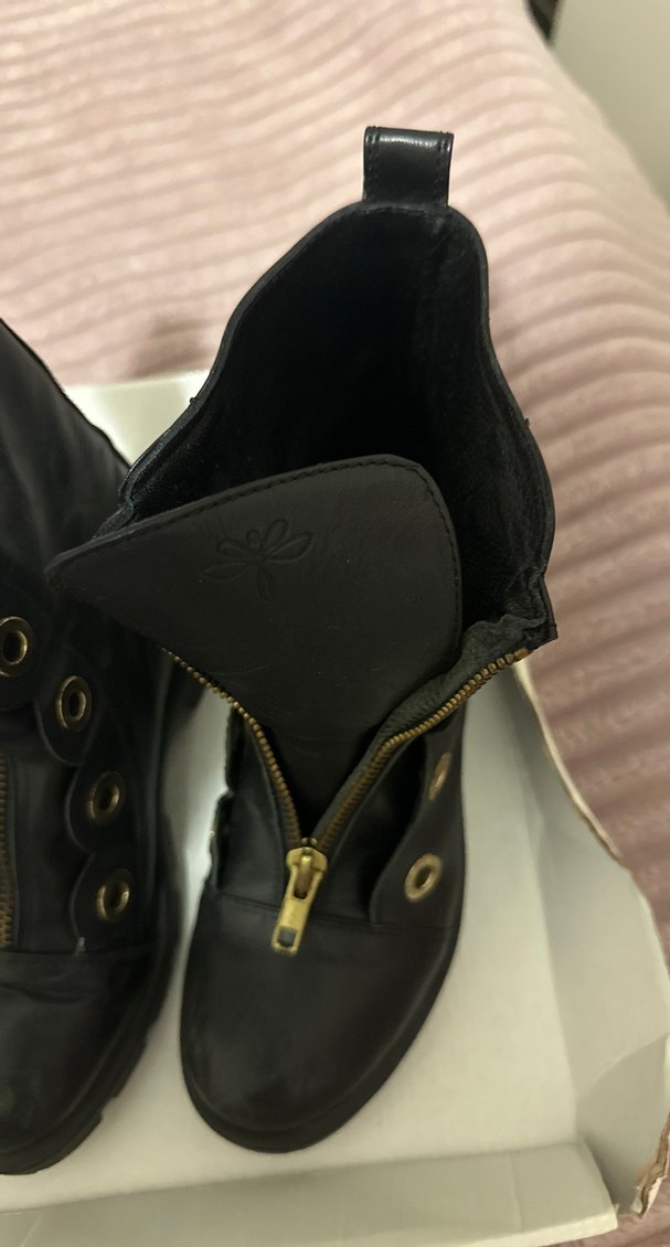 Siyah Deri Tokalı Blok Topuklu Bot - Görsel 4