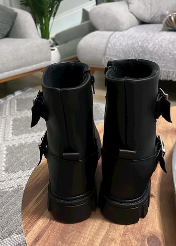 Siyah Deri Gotik Tokalı Kadın Bot - Görsel 2