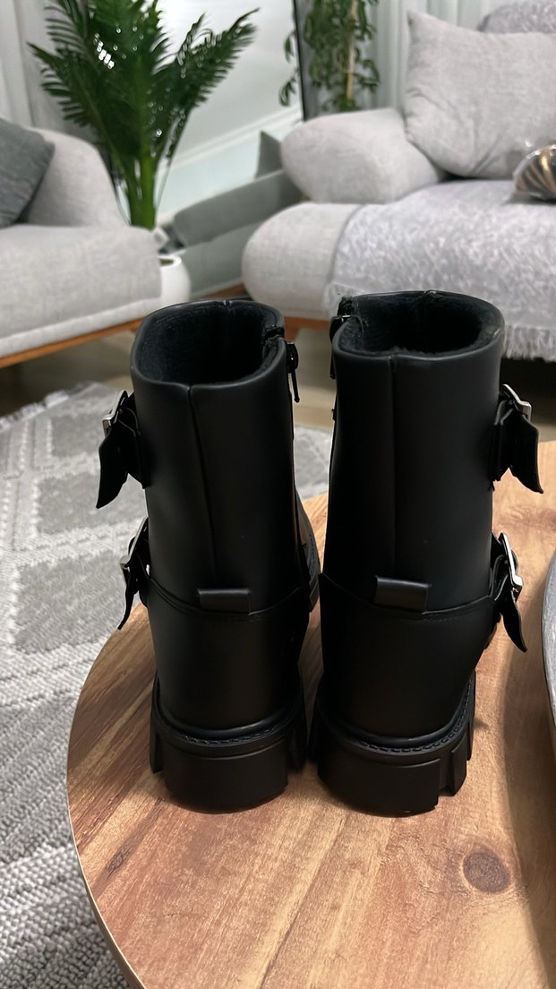 Siyah Deri Gotik Tokalı Kadın Bot - Görsel 2