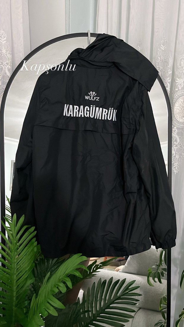 Kapüşonlu Siyah Baskılı Spor Mont - Görsel 2