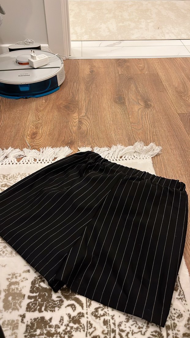 Düğmeli Siyah Çizgili Mini şort Etek - Görsel 2