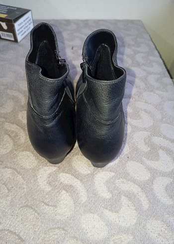 Gri Deri Dolgu Topuklu Kadın Bot - Görsel 3