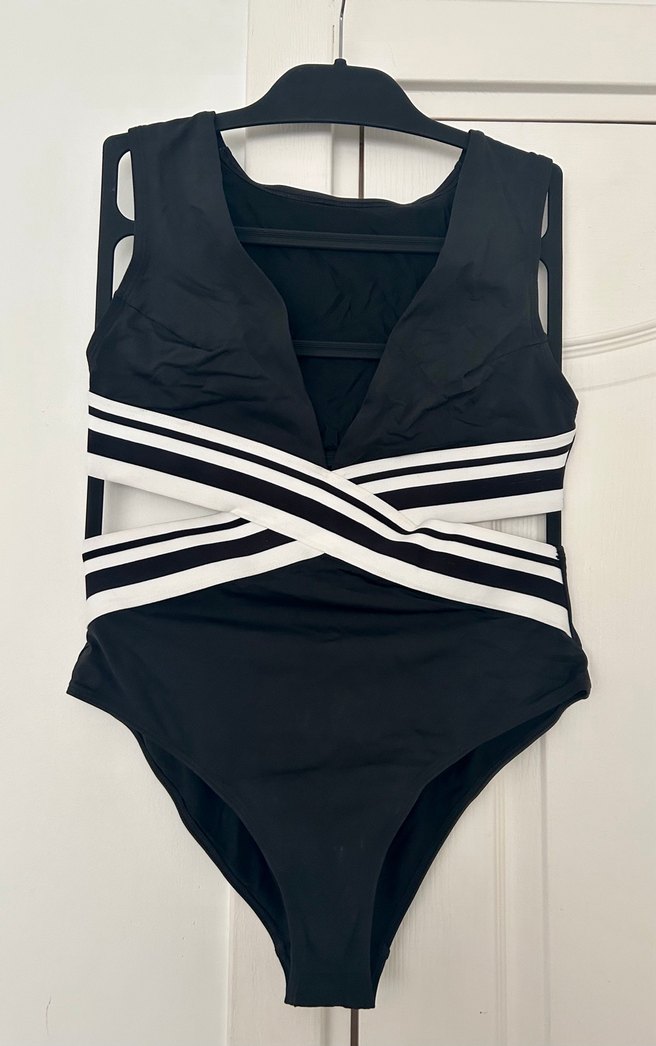 H&M Marka Siyah Beyaz Bant Detaylı Kadın Mayo - Görsel 2