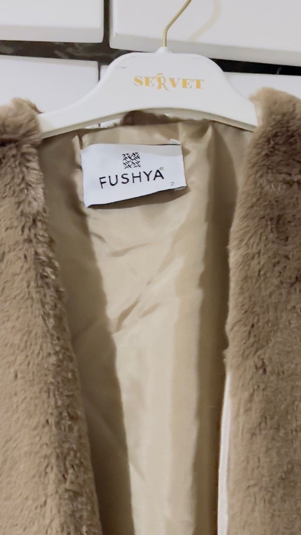 Bej Süet Kürklü Kadın Yelek - Görsel 3