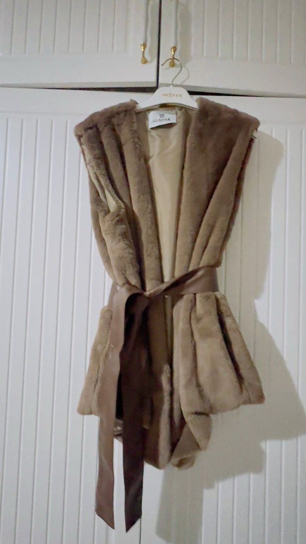 Bej Süet Kürklü Kadın Yelek - Görsel 2