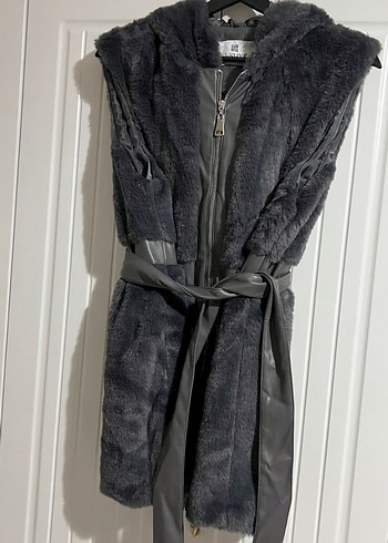Gri Kürklü Kadın Yelek - Görsel 3