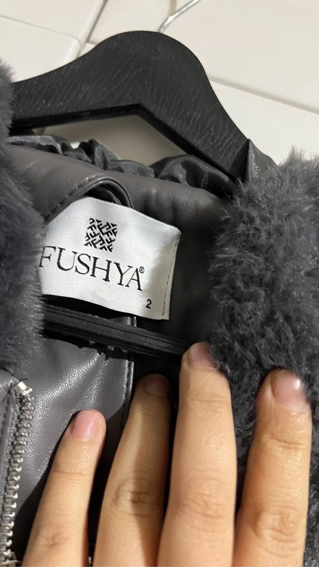 Gri Kürklü Kadın Yelek - Görsel 4