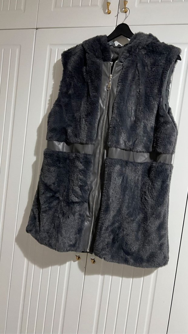 Gri Kürklü Kadın Yelek - Görsel 2