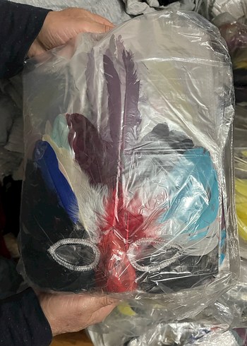 Sarı Tüylü Kadın yılbaşı Maskesi - Görsel 2