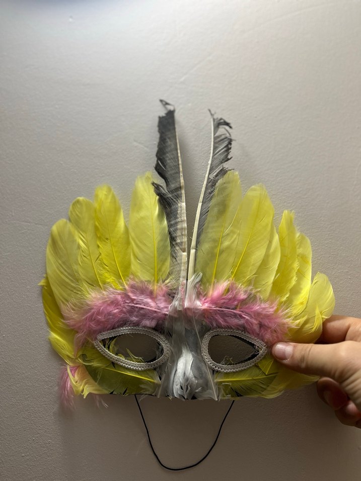 Sarı Tüylü Kadın yılbaşı Maskesi - Görsel 3