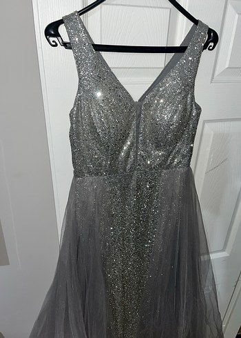 Gri Payetli Uzun V Yaka Abiye Elbise - Görsel 5