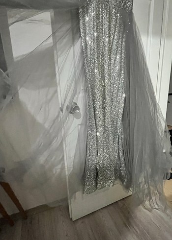 Gri Payetli Uzun V Yaka Abiye Elbise - Görsel 2