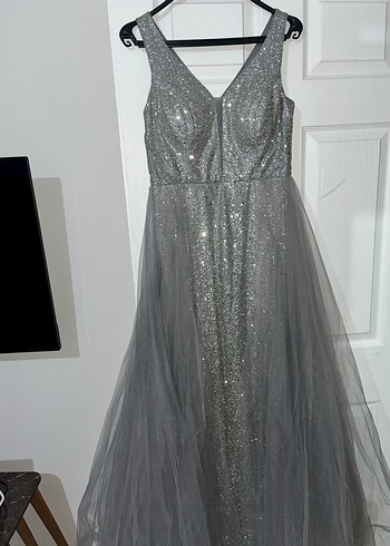 Gri Payetli Uzun V Yaka Abiye Elbise - Görsel 4