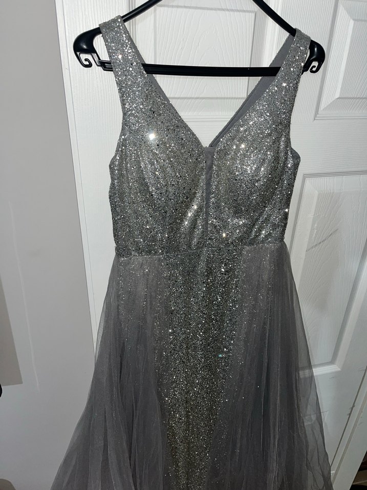 Gri Payetli Uzun V Yaka Abiye Elbise - Görsel 5