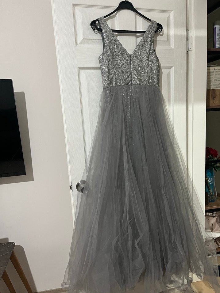 Gri Payetli Uzun V Yaka Abiye Elbise - Görsel 3