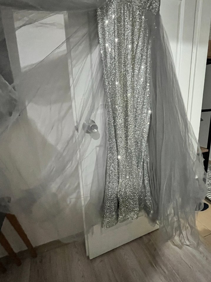 Gri Payetli Uzun V Yaka Abiye Elbise - Görsel 2