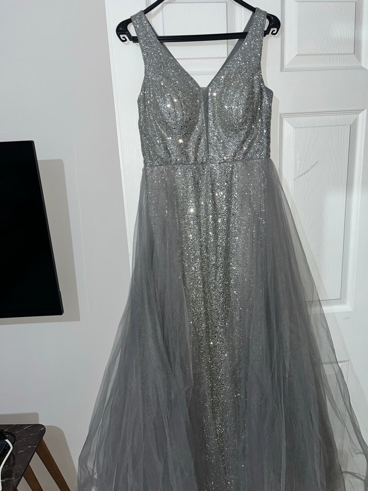 Gri Payetli Uzun V Yaka Abiye Elbise - Görsel 4