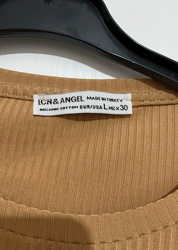 Kahverengi Kemer Detaylı Kadın Tişört - Görsel 4