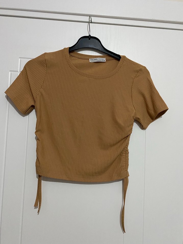 Kahverengi Kemer Detaylı Kadın Tişört - Görsel 5
