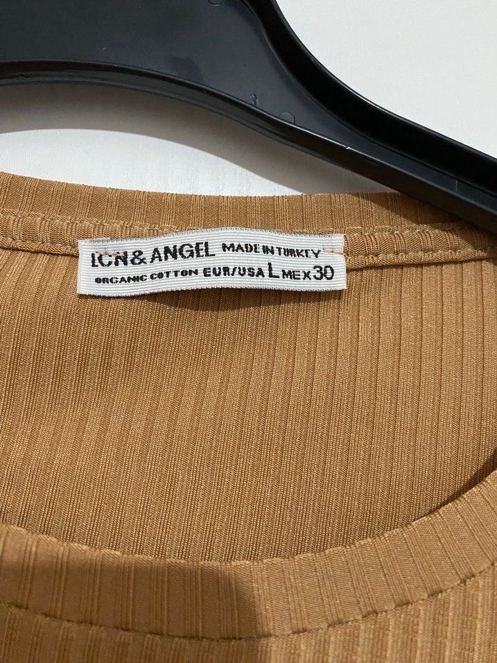 Kahverengi Kemer Detaylı Kadın Tişört - Görsel 3