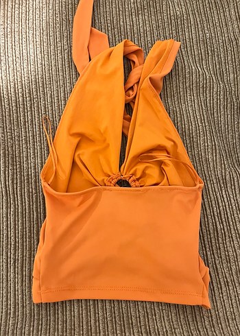 Turuncu Drapeli Boyundan Bağlamalı Crop Top - Görsel 4