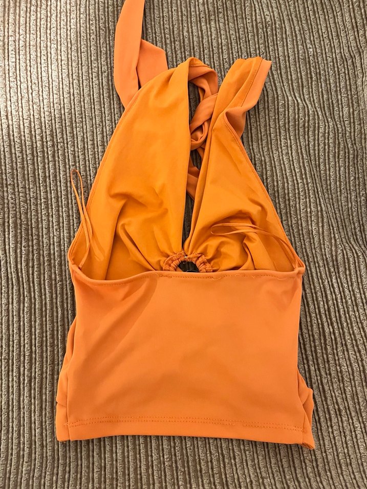 Turuncu Drapeli Boyundan Bağlamalı Crop Top - Görsel 4