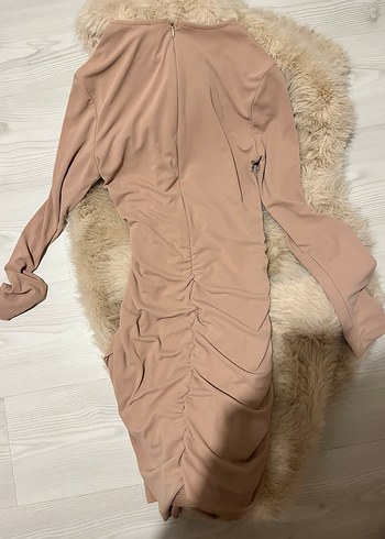 Pencere Detaylı Büzgülü Bej Elbise - Görsel 6