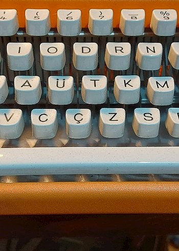 Turuncu Mekanik Daktilo - Görsel 2