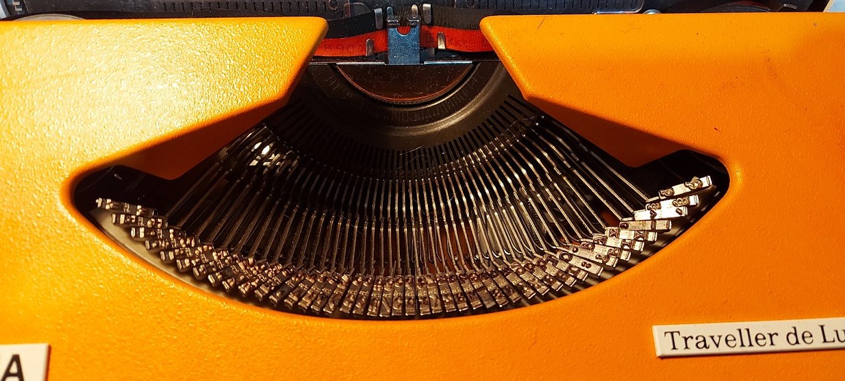 Turuncu Mekanik Daktilo - Görsel 3