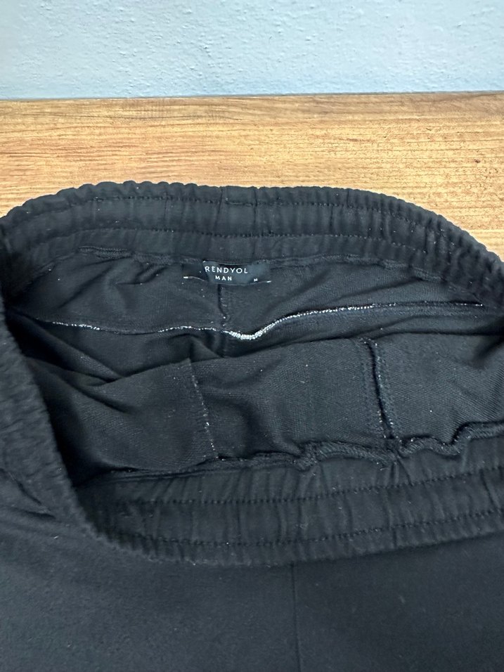 Siyah Elastik Bel Mini Spor Şort - Görsel 4