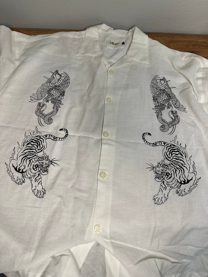 Kaplan Nakışlı Beyaz Gömlek - Görsel 2