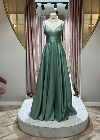 Uzun Siyah Nakışlı Gotik Abiye - Görsel 4