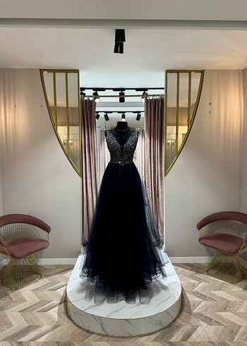 Uzun Siyah Nakışlı Gotik Abiye - Görsel 2