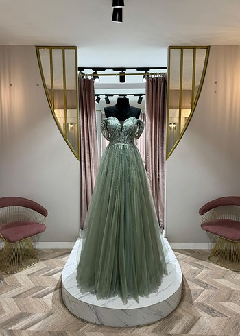 Uzun Siyah Nakışlı Gotik Abiye - Görsel 8