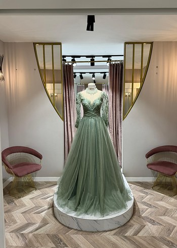 Uzun Siyah Nakışlı Gotik Abiye - Görsel 6