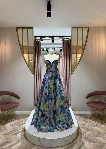 Uzun Siyah Nakışlı Gotik Abiye - Görsel 3